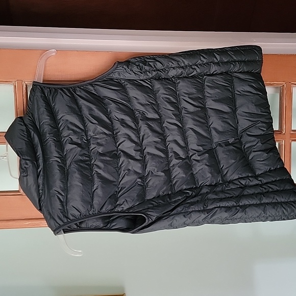 Uniqlo Vest Like New Small - Picture 8 of 8